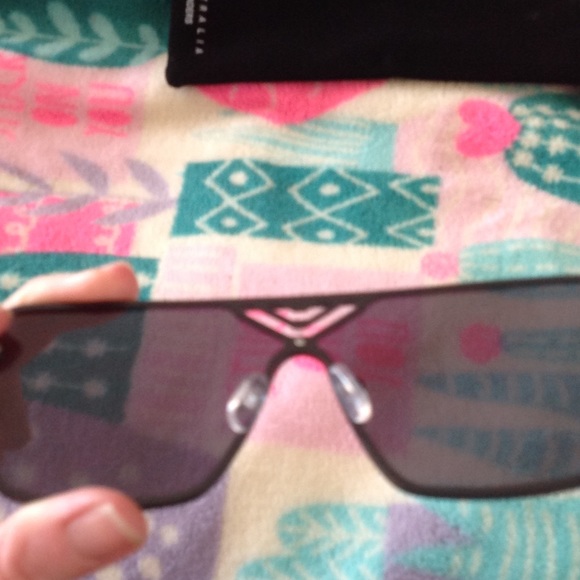 1 left ! QUAY Stargazer sunnies - Picture 5 of 7